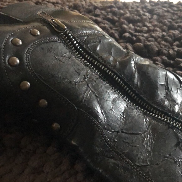 ✨ Rare ✨ EUC AMAZING Ariat Black Distressed Studded Cowboy Boots 7.5 B 🔥… - Picture 5 of 9